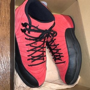 Jordan reverse flu 12 retro